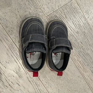 euc size 7 see kai run wyatt grey denim shoes